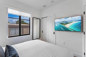 Lux Retreat By Renzzi