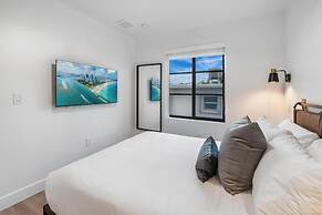 Lux Retreat By Renzzi