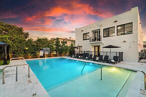 Lux Retreat By Renzzi