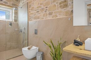 Villa Nala With Pool by Matala