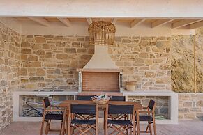 Villa Nala With Pool by Matala