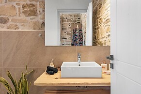 Villa Nala With Pool by Matala