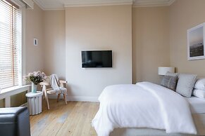 Charming London City Apartment