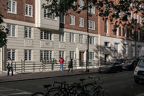 Beautifully Presented Centrally Located Studio apt