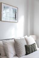 Beautifully Presented Centrally Located Studio apt