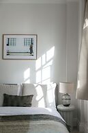 Beautifully Presented Centrally Located Studio apt