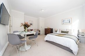 Beautifully Presented Centrally Located Studio apt