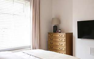 Spacious 4 Bedroom House Sleeps 8