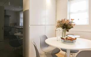 Spacious 4 Bedroom House Sleeps 8