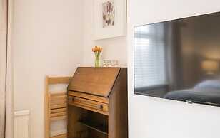 Spacious 4 Bedroom House Sleeps 8