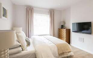 Spacious 4 Bedroom House Sleeps 8