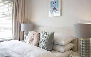 Spacious 4 Bedroom House Sleeps 8