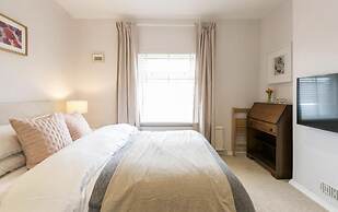 Spacious 4 Bedroom House Sleeps 8