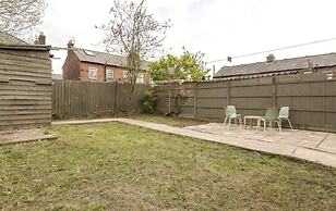 Spacious 4 Bedroom House Sleeps 8