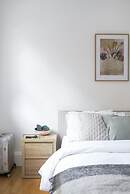 Generously Large 1 Bedroom Apartment in Farringdon