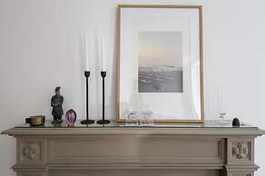 Generously Large 1 Bedroom Apartment in Farringdon