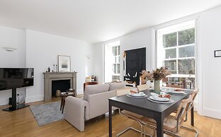 Generously Large 1 Bedroom Apartment in Farringdon