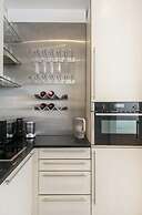 Generously Large 1 Bedroom Apartment in Farringdon