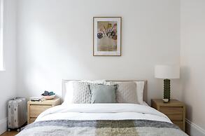 Generously Large 1 Bedroom Apartment in Farringdon