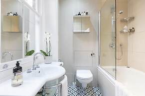 Generously Large 1 Bedroom Apartment in Farringdon