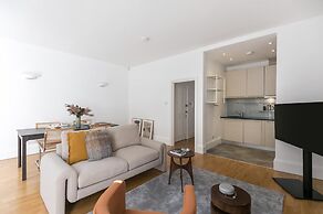 Generously Large 1 Bedroom Apartment in Farringdon