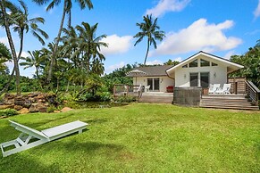 Coconut Hut 2 Bedroom Home by RedAwning