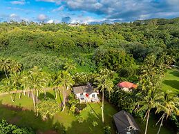 Coconut Hut 2 Bedroom Home by RedAwning