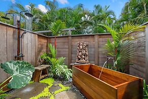 Coconut Hut 2 Bedroom Home by RedAwning