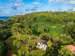 Coconut Hut 2 Bedroom Home by RedAwning