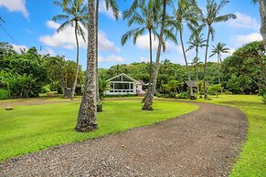 Coconut Hut 2 Bedroom Home by RedAwning