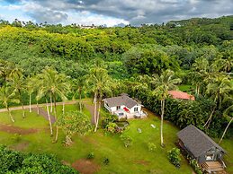 Coconut Hut 2 Bedroom Home by RedAwning