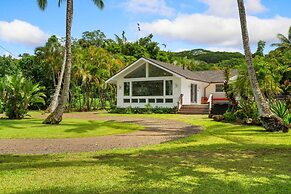 Coconut Hut 2 Bedroom Home by RedAwning