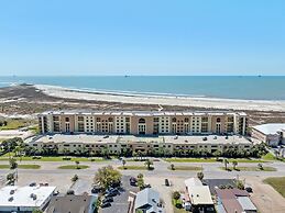 Wave Watcher - Holiday Isle #609 3 Bedroom Condo by RedAwning