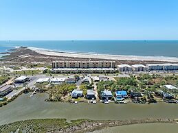 Wave Watcher - Holiday Isle #609 3 Bedroom Condo by RedAwning