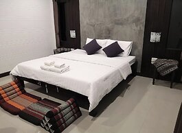 Thanawong Pool Villa