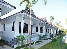 Thanawong Pool Villa