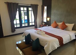 Thanawong Pool Villa