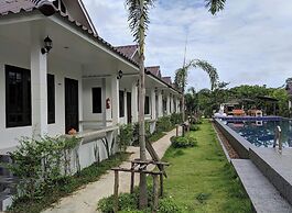 Thanawong Pool Villa