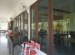 Thanawong Pool Villa