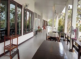 Thanawong Pool Villa