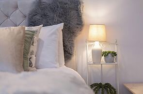 Central Apartment with Patio - Sofa Bed