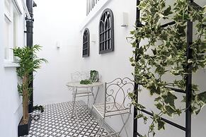 Central Apartment with Patio - Sofa Bed