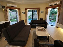 Majestic Seaside Pool Villa