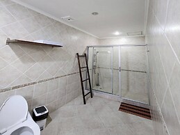 Majestic Seaside Pool Villa