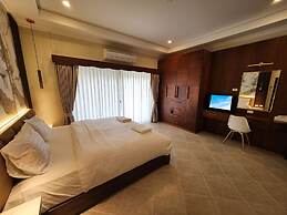 Majestic Seaside Pool Villa