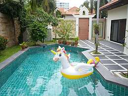 Majestic Seaside Pool Villa