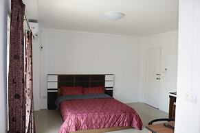 Cafe Nana Hotel & Bar