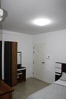 Cafe Nana Hotel & Bar