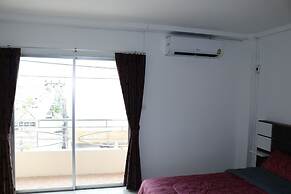 Cafe Nana Hotel & Bar