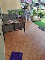 Cafe Nana Hotel & Bar